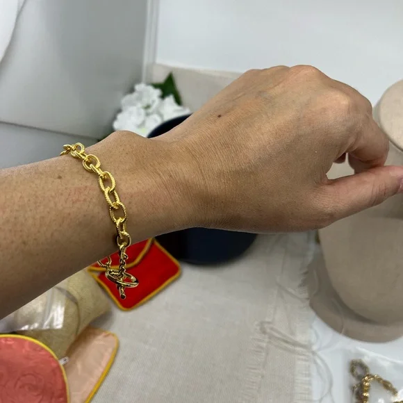 Vintage Chunky Gold Toggle Bracelet – Bold 80s/90s Statement Piece - Picture 6 of 13